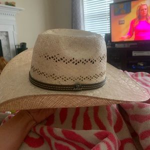 Ariat 10-10 cowboy hat